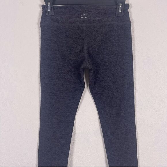 Beyond Yoga Heathered Grey Leggings - Picture 5 of 9